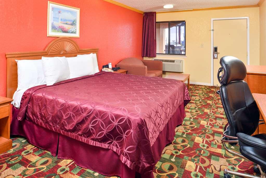 Americas Best Value Inn Buda Exterior foto