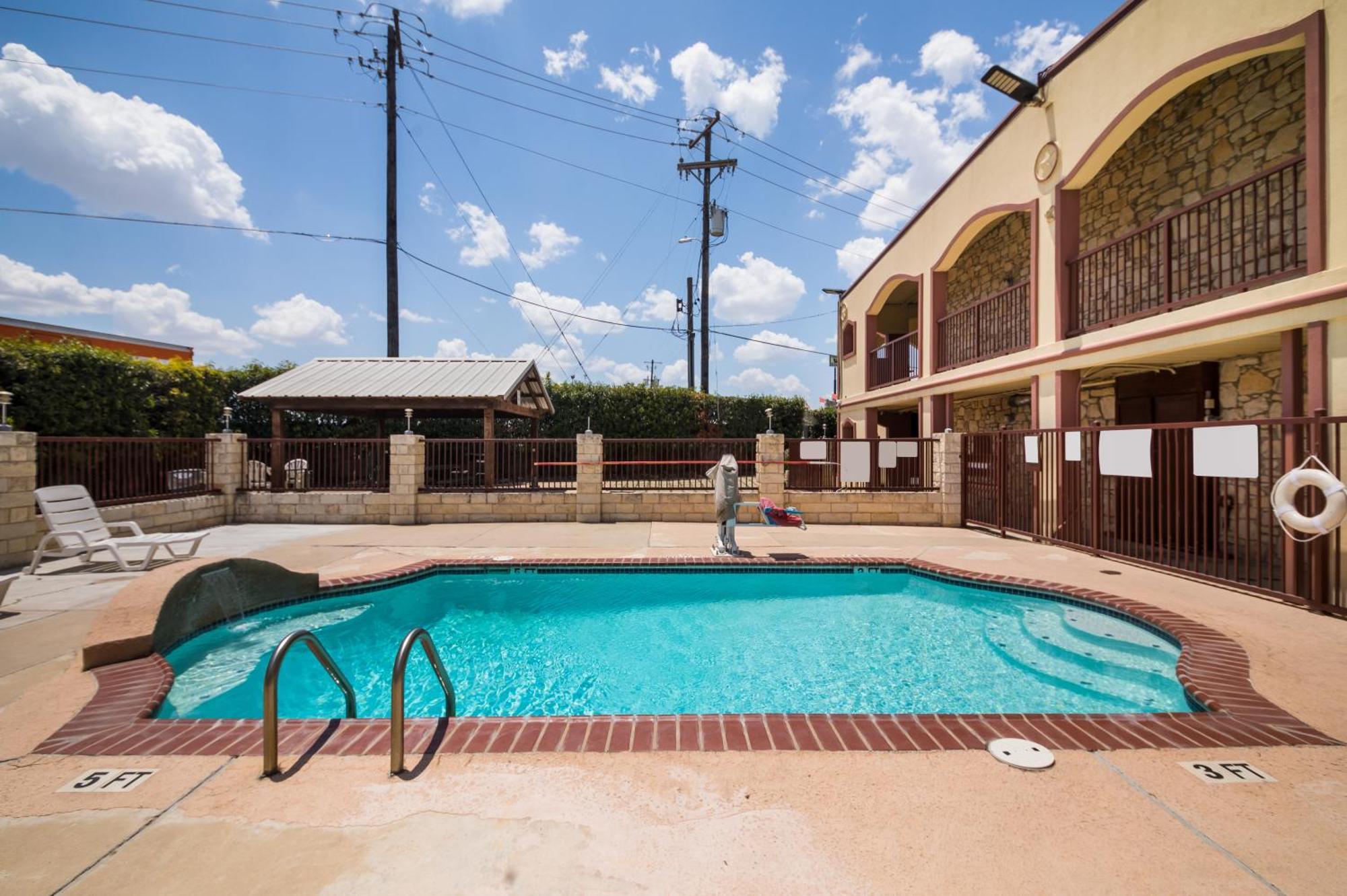 Americas Best Value Inn Buda Exterior foto