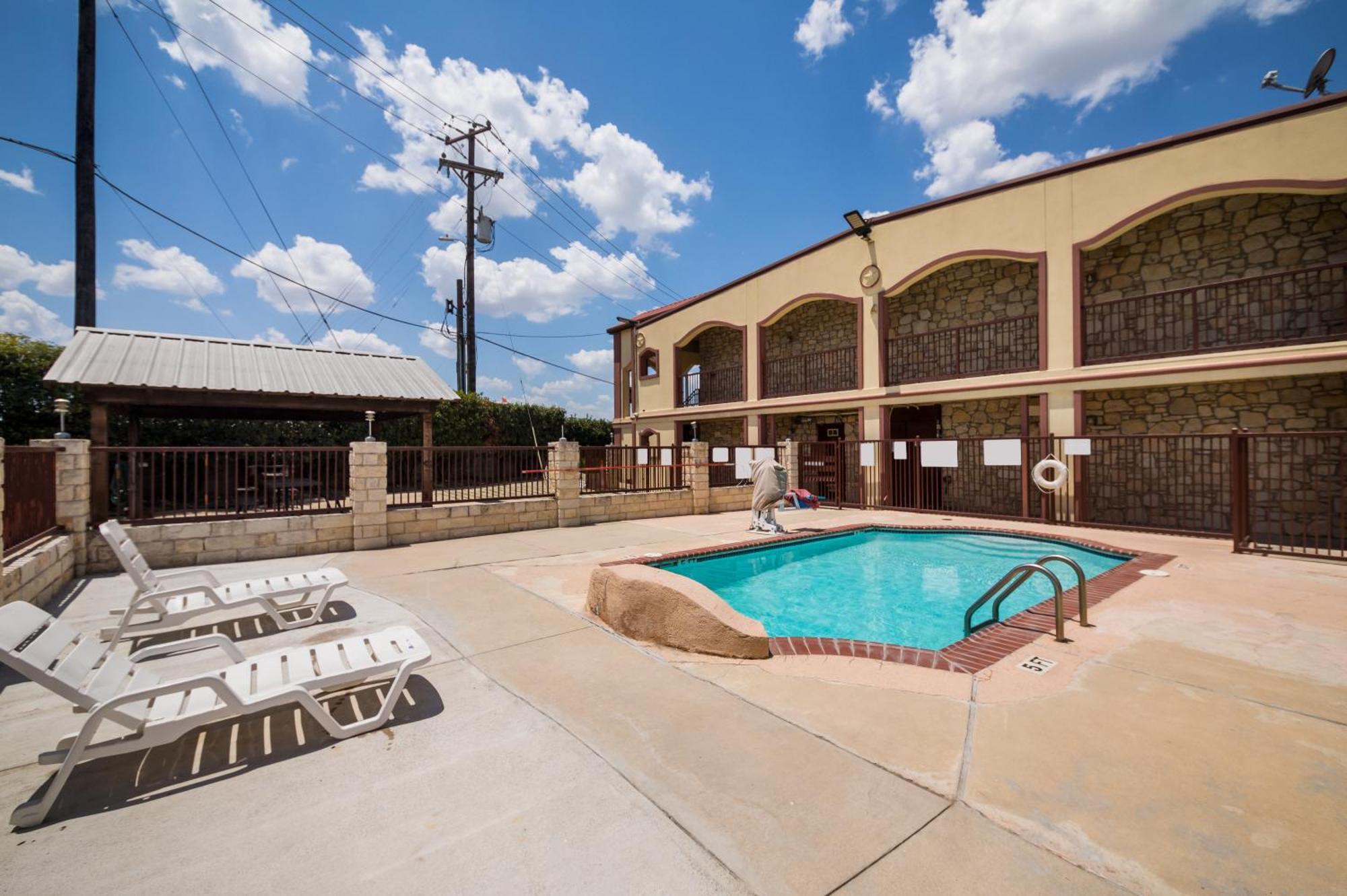 Americas Best Value Inn Buda Exterior foto