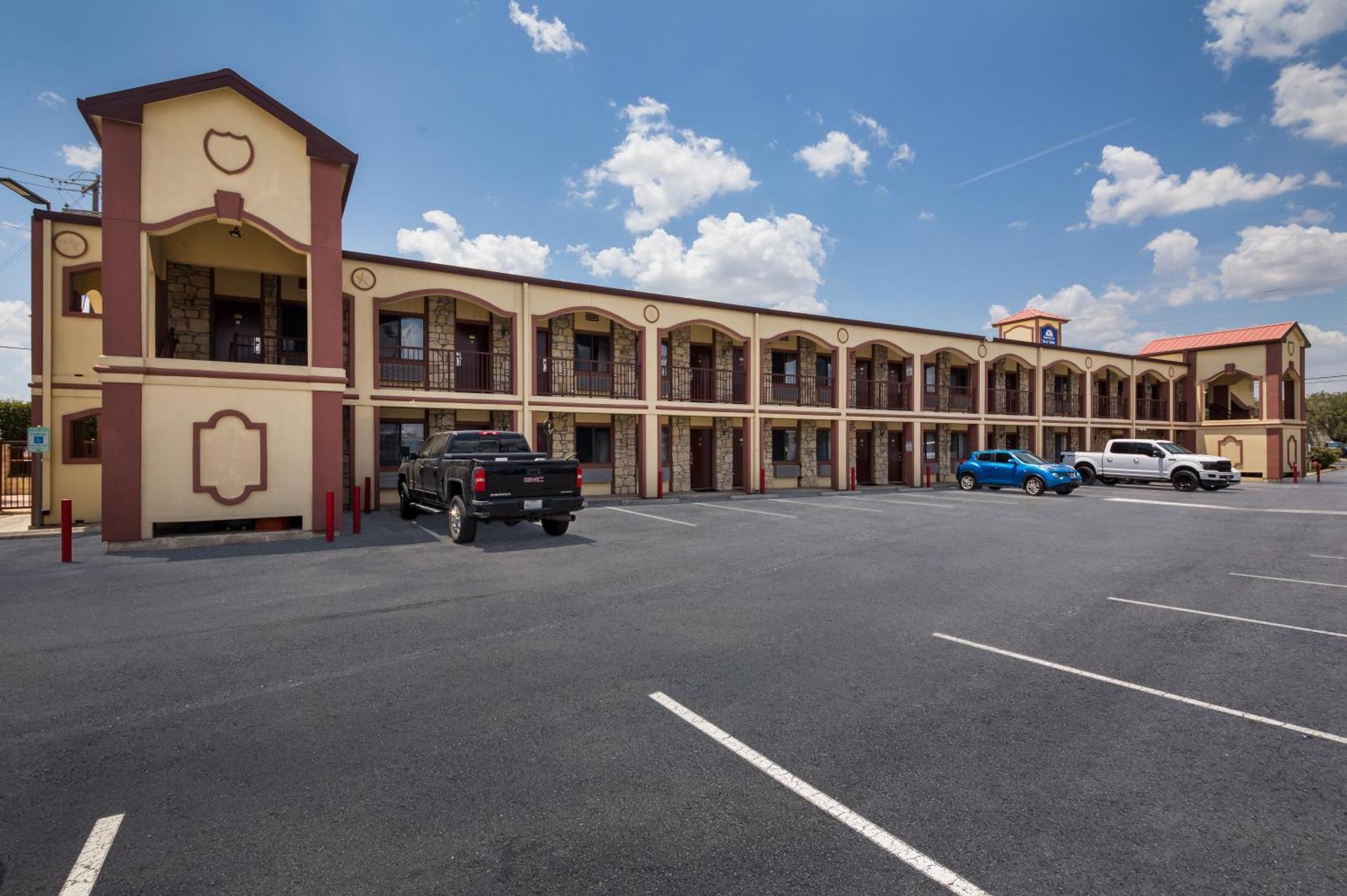 Americas Best Value Inn Buda Exterior foto