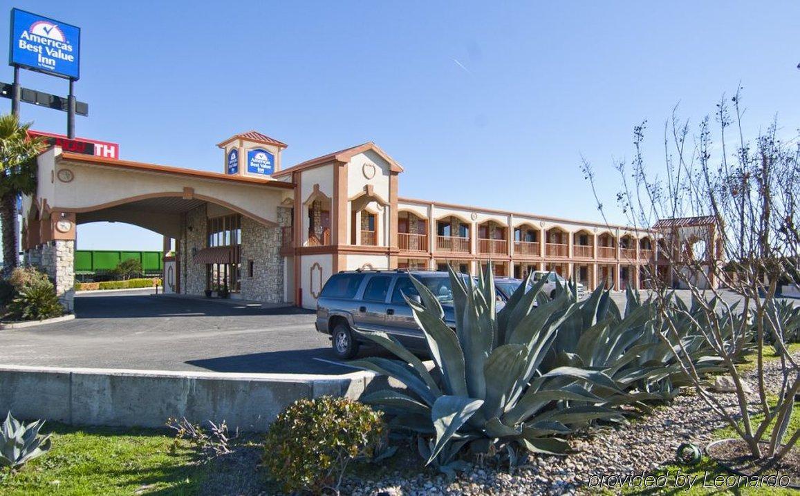 Americas Best Value Inn Buda Exterior foto